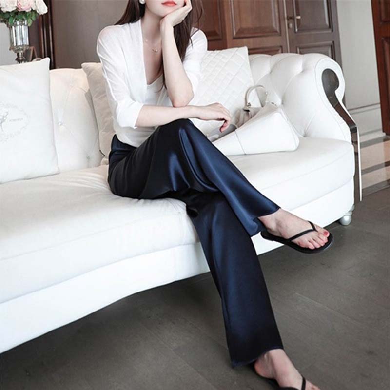 Weite Seidenhose, Satinhose