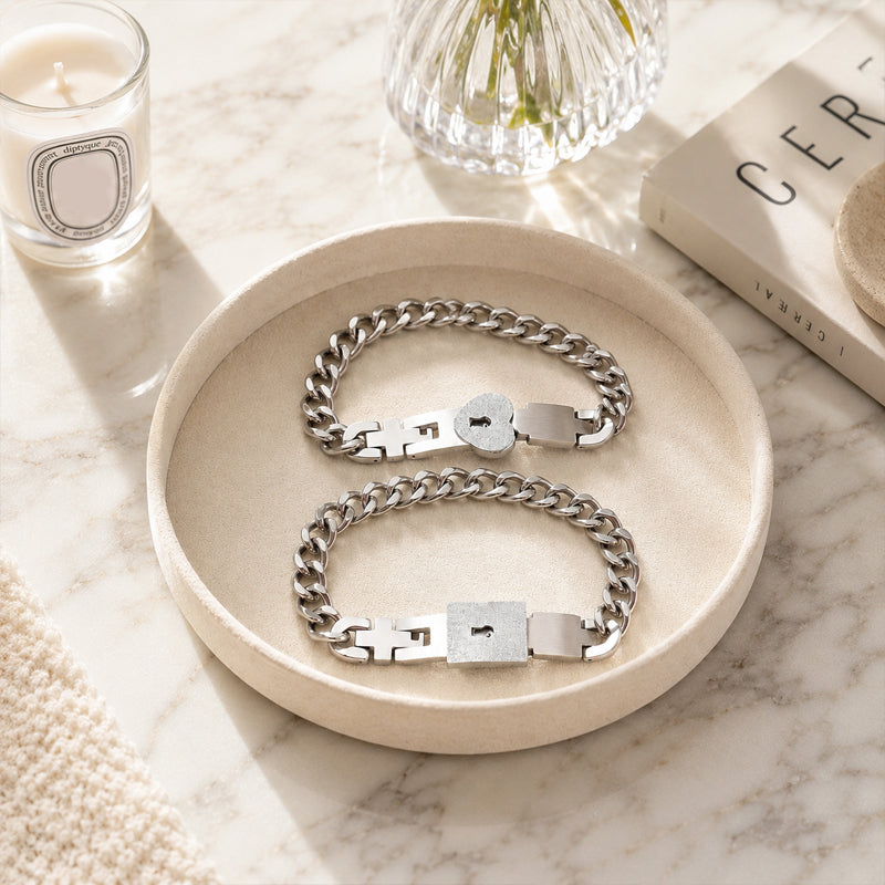 Paararmband mit herzförmigem Vorhängeschloss