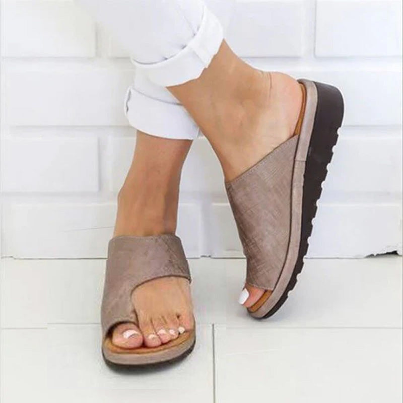 Neue orthopädische Sandalen