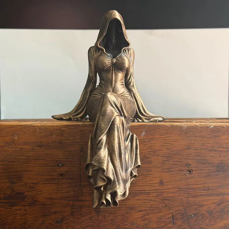 Lady Reaper – Skulptur af en æterisk figur med hætte