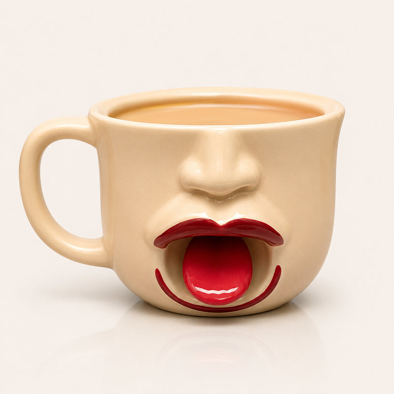 Ausgefallene Keramiktasse mit abstraktem Zungenmotiv