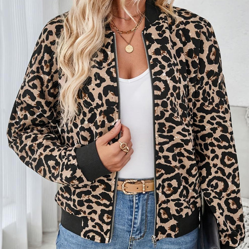 Modische Damenjacke mit Leopardenmuster